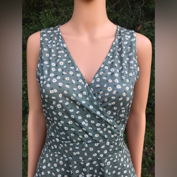 NWOT GUBERRY Floral Sleeveless Dress - Picture 12 of 15